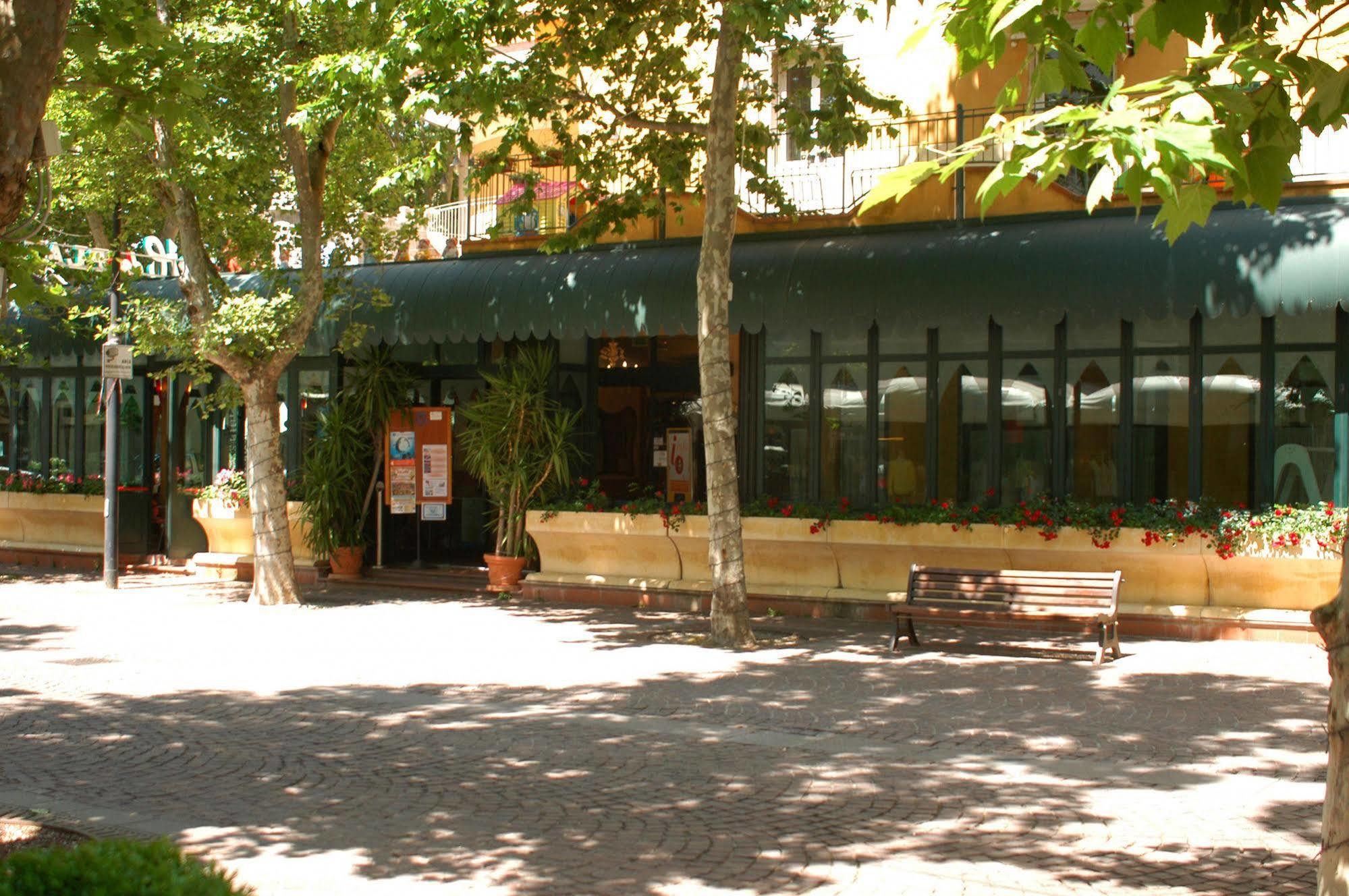 Hotel Dei Platani Rimini Exterior foto